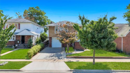 216 Earle Ave, Lynbrook, NY, 11563-2613 | Card Image