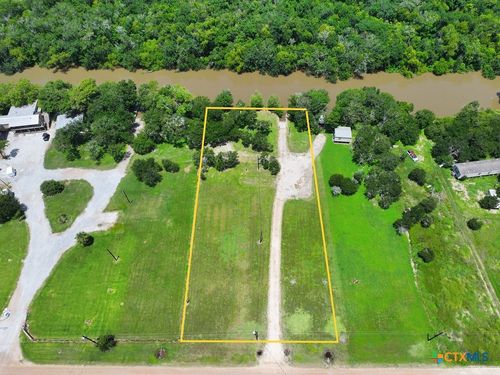 132 Guadalupe River Rd, Tivoli, TX, 77990 | Card Image