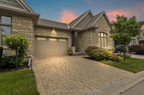 28 Hillside Dr, Niagara on the Lake, ON, L0S1J1 | Card Image