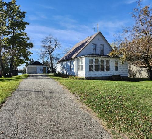 417 1st St, Milnor, ND, 58060-4049 | Card Image