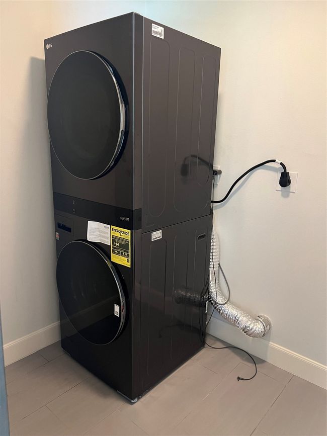 Stacked washer and dryer can be included | Image 24