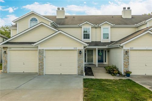 1215 Nw Hidden Ridge Circle, Blue Springs, MO, 64014 | Card Image