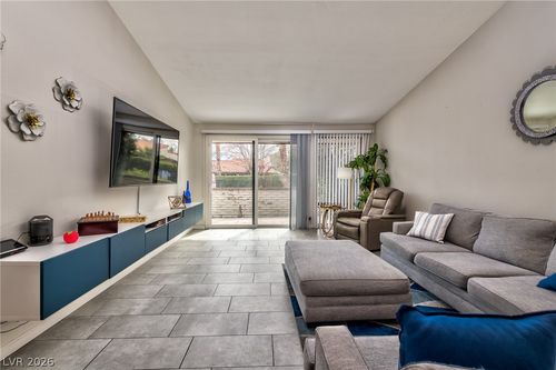 2461 El Paseo Cir, Las Vegas, NV, 89121-4009 | Card Image