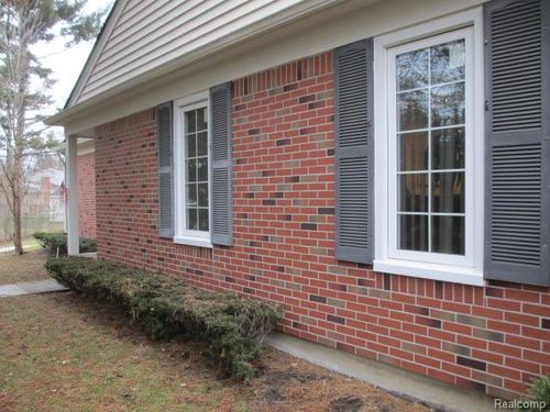 41-37431 Stonegate Cir, Clinton Township, MI, 48036-2966 | Card Image