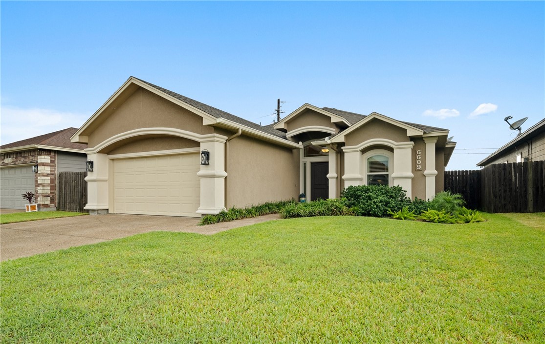 Robina Ln, Corpus Christi, TX 78413