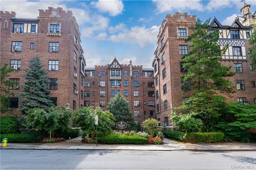 2n-2 Westchester Ave, White Plains, NY, 10601-3516 | Card Image