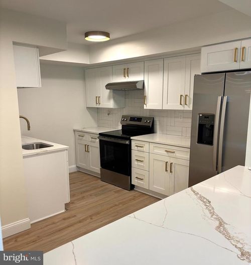 211-115 E Kings Hwy, MAPLE SHADE, NJ, 08052-3454 | Card Image