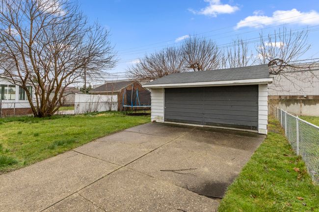 Garage | Image 23