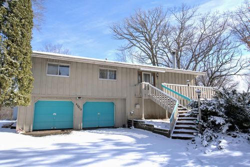 27015 Flintwood Cir, Wyoming, MN, 55092-9245 | Card Image