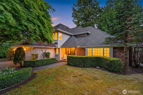 12610 Ne 68th Pl, Kirkland, WA, 98033-8566 | Card Image