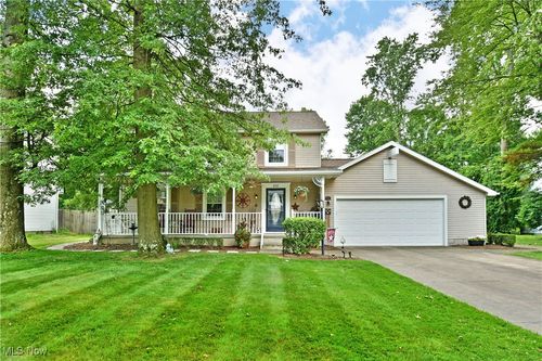 252 Greenbriar Dr, Cortland, OH, 44410-1613 | Card Image