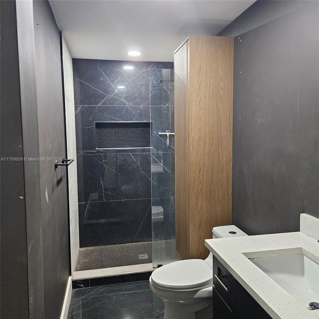 1425 Sw 33 Rd Ct, House other with 2 bedrooms, 2 bathrooms and null parking in Fort Lauderdale FL | Image 10