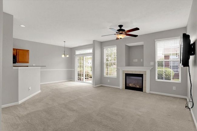 10905 Lemongrass Dr, Condo with 2 bedrooms, 3 bathrooms and null parking in Zionsville IN | Image 5