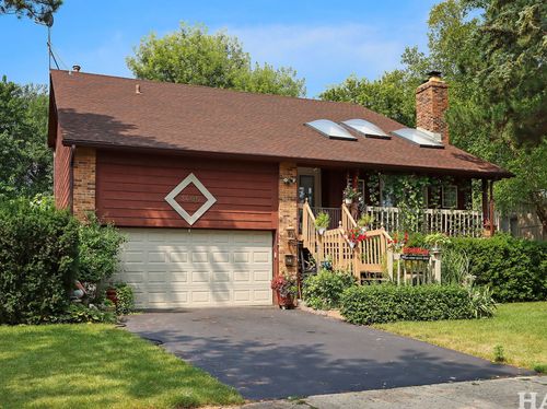 1400 N Pepper Tree Dr, Palatine, IL, 60067-2748 | Card Image