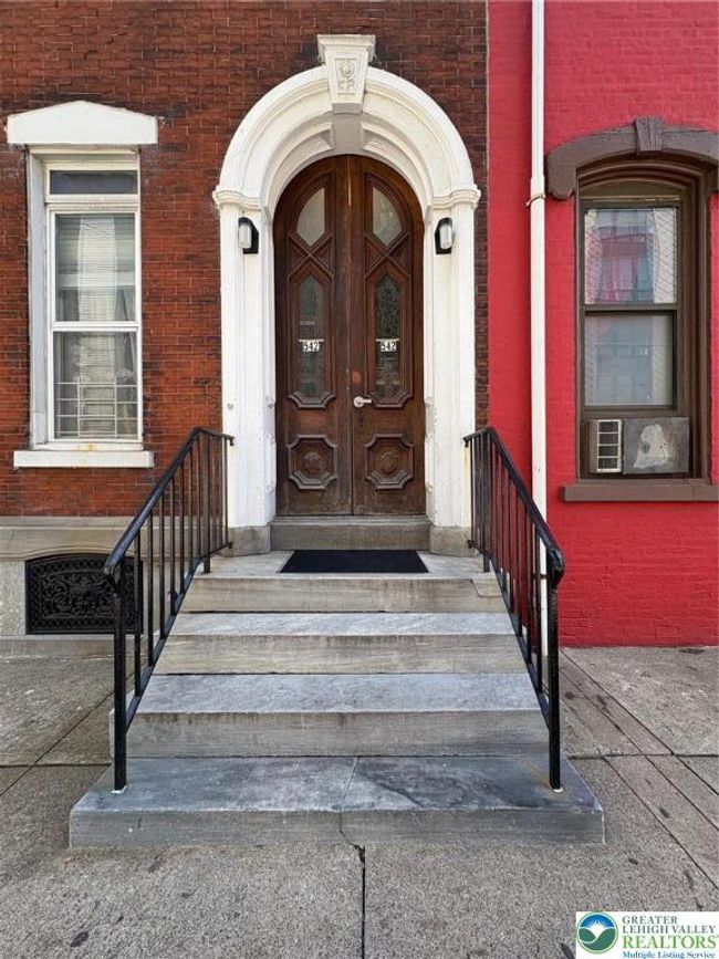 Beautiful front entrance | Image 4