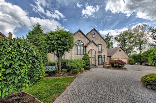 410 Lorenzo Ln, Irwin, PA, 15642-9500 | Card Image