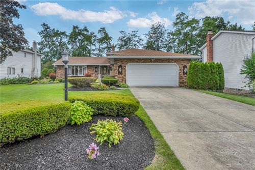 14985 Camden Cir, Strongsville, OH, 44136-8117 | Card Image