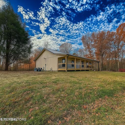 404 High St, Robbins, TN, 37852-3928 | Card Image