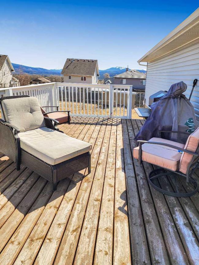 266 Mawdsley Crescent, Home with 2 bedrooms, 2 bathrooms and 3 parking in Grande Cache AB | Image 2