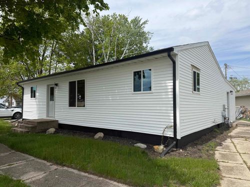 562 Roanoke Rd, Kingsford Heights, IN, 46346 | Card Image