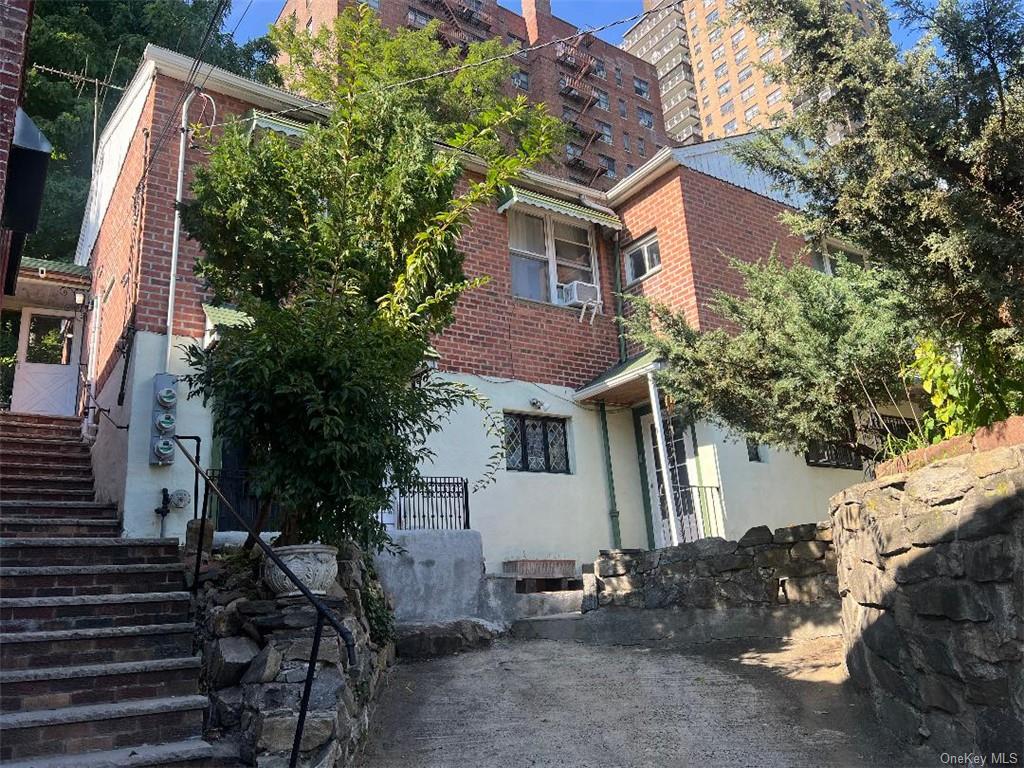 3655 Irwin Avenue, For Sale in Bronx Zoocasa