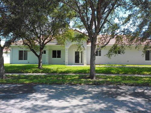 911 Ne 12th Ave, Pompano Beach, FL, 33060-5746 | Card Image
