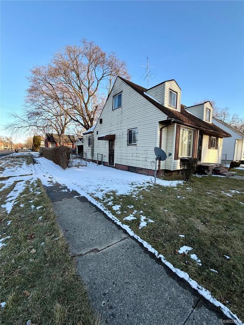 5518 Winthrop Blvd, Flint, MI, 48505-5137 | Card Image