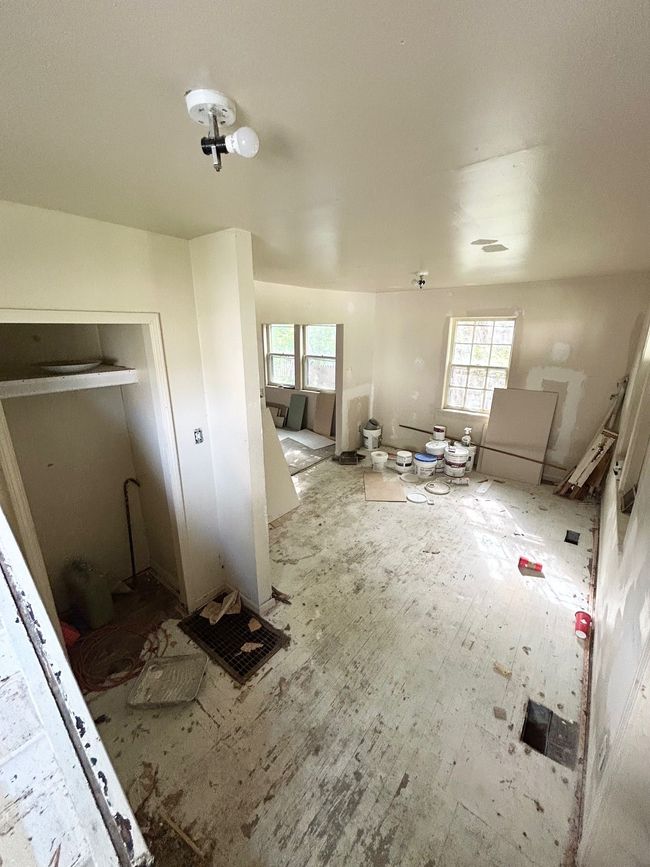 2317 Flushing Rd, House other with 4 bedrooms, 2 bathrooms and null parking in Flint MI | Image 6