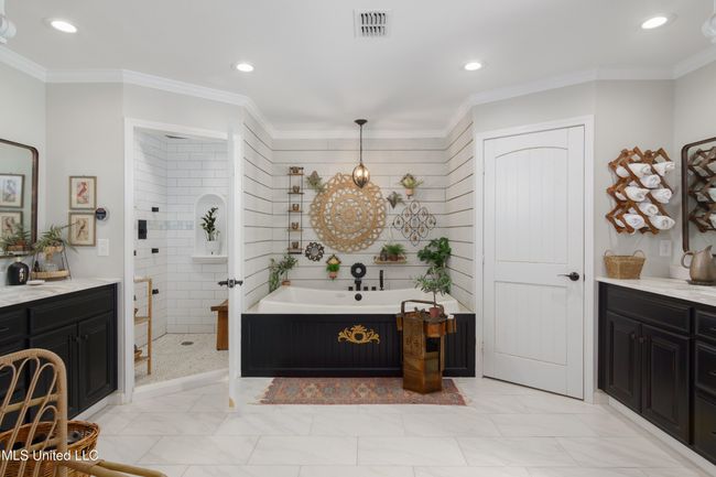 Master Bathroom | Image 16