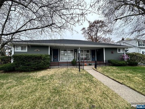 28 Roosevelt Ave, Elmwood Park, NJ, 07407-1031 | Card Image