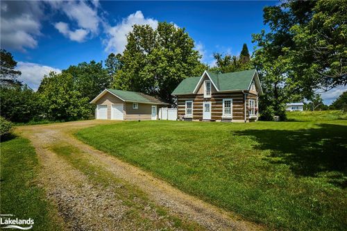 2148 Stisted Rd S, Sprucedale, ON, P0A1Y0 | Card Image