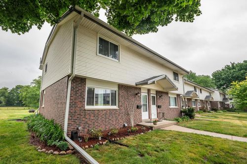 250 Morris Street, Pewaukee, WI, 53072 | Card Image