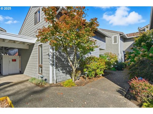 623 N Tomahawk Island Dr, Portland, OR, 97217-7970 | Card Image