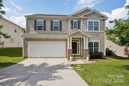 10303 Dominion Village Dr, Charlotte, NC, 28269-7916 | Card Image