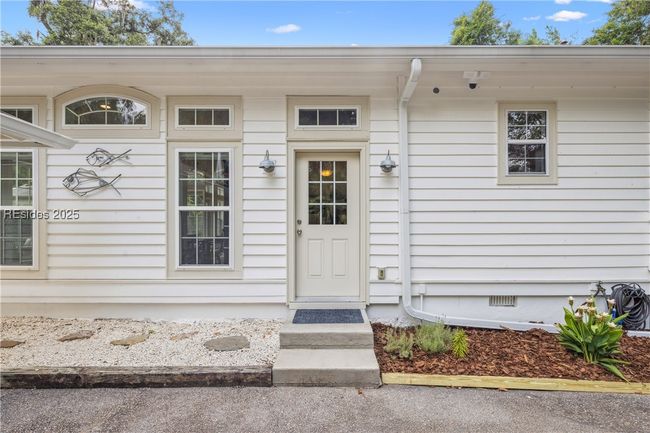 15 Palmetto Beach Dr, House other with 3 bedrooms, 2 bathrooms and null parking in Bluffton SC | Image 8