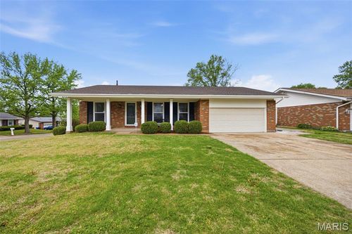 4394 Satiris Dr, Florissant, MO, 63033-7028 | Card Image