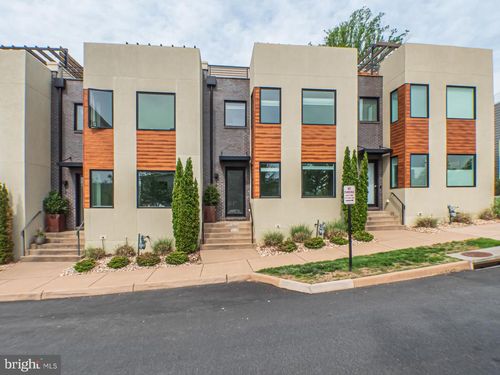 579 Lochlyn Hill Dr, CHARLOTTESVILLE, VA, 22901-3771 | Card Image