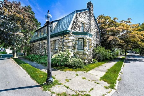 30 Arnold Pl, New Bedford, MA, 02740-3633 | Card Image