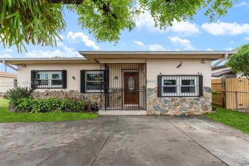 2674 W 8th Ct, Hialeah, FL, 33010-1206 | Card Image