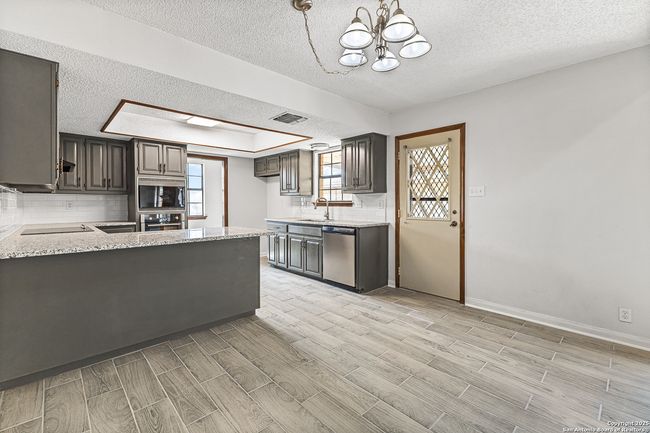 908 Robert Derrick Dr, House other with 3 bedrooms, 2 bathrooms and null parking in Schertz TX | Image 5