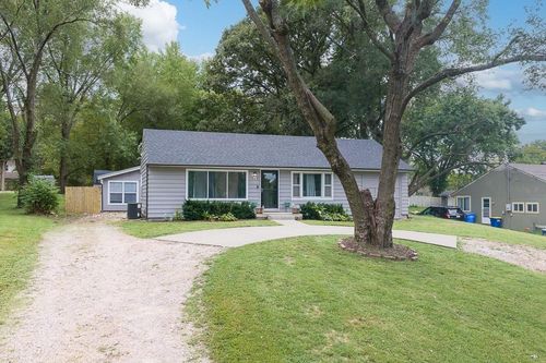702 E 8th St, Tonganoxie, KS, 66086-9774 | Card Image