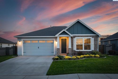 better-than-new-andamp-stu-8207 Ballard Loop, West Richland, WA, 99353 | Card Image