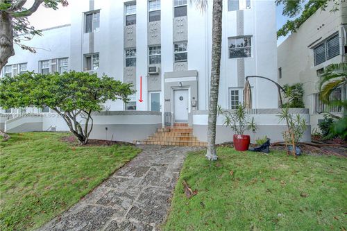 3-2463 Pine Tree Dr, Miami Beach, FL, 33140-4608 | Card Image