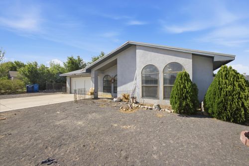 1070 Peach Ct Se, Los Lunas, NM, 87031-7492 | Card Image