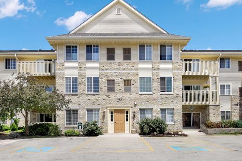 203-520 Windstone Drive, Hartland, WI, 53029 | Card Image