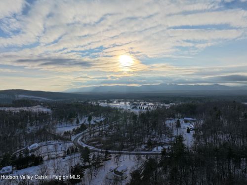 8 Hinrichsen Heights Rd, Coxsackie, NY, 12051-2418 | Card Image