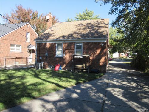 19926 Damman St, Harper Woods, MI, 48225-1768 | Card Image