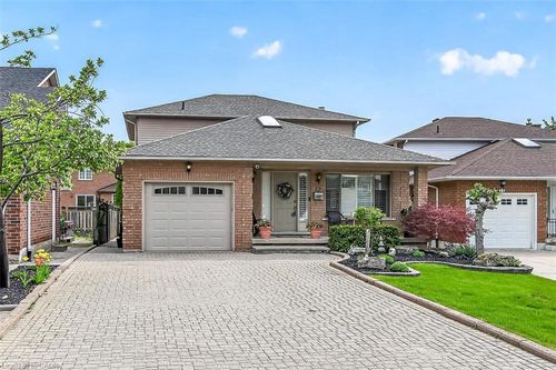 15 Gabriele Crt, Hamilton, ON, L8G5C4 | Card Image