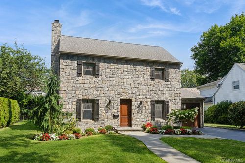 69 Kingsbury Rd, Garden City, NY, 11530-3141 | Card Image