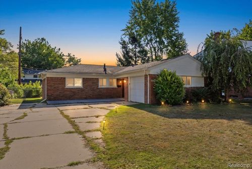 23050 Glenmoor Hts, Farmington Hills, MI, 48336-3532 | Card Image